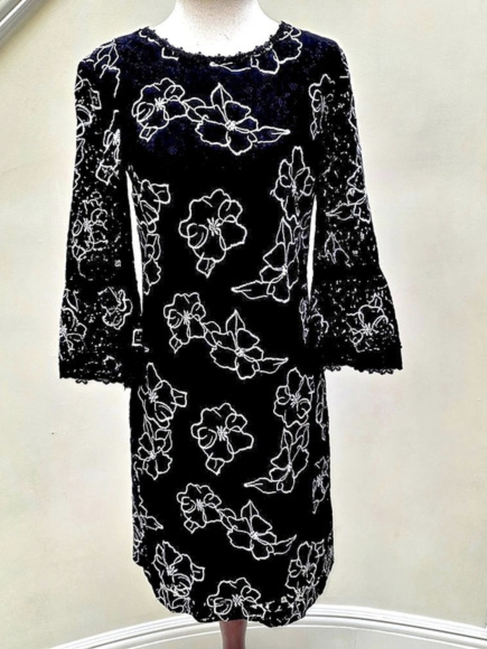 Karl Lagerfeld Paris Floral Lace Bell Sleeve Sheath Dress Midi Dress Size 2